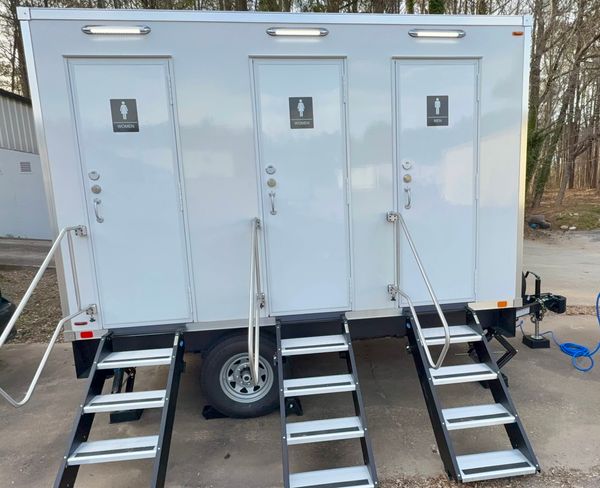 Lang Eco Series 3-Stall Restroom Trailer