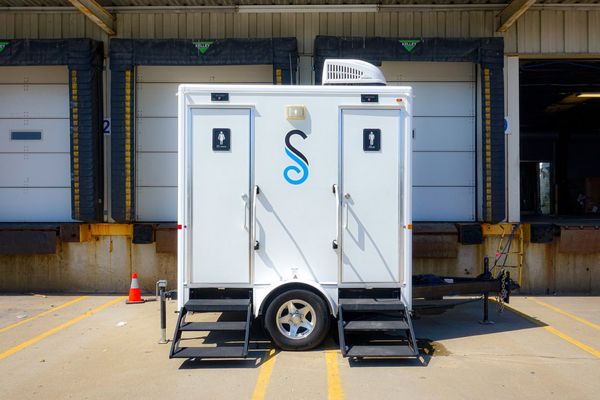 Jag 2019 2 Stall Restroom Trailer – 4 Season Package
